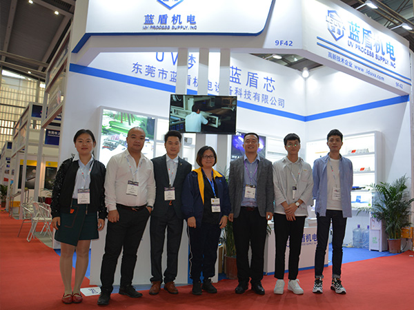 技術(shù)團(tuán)隊(duì) 技術(shù)團(tuán)隊(duì)